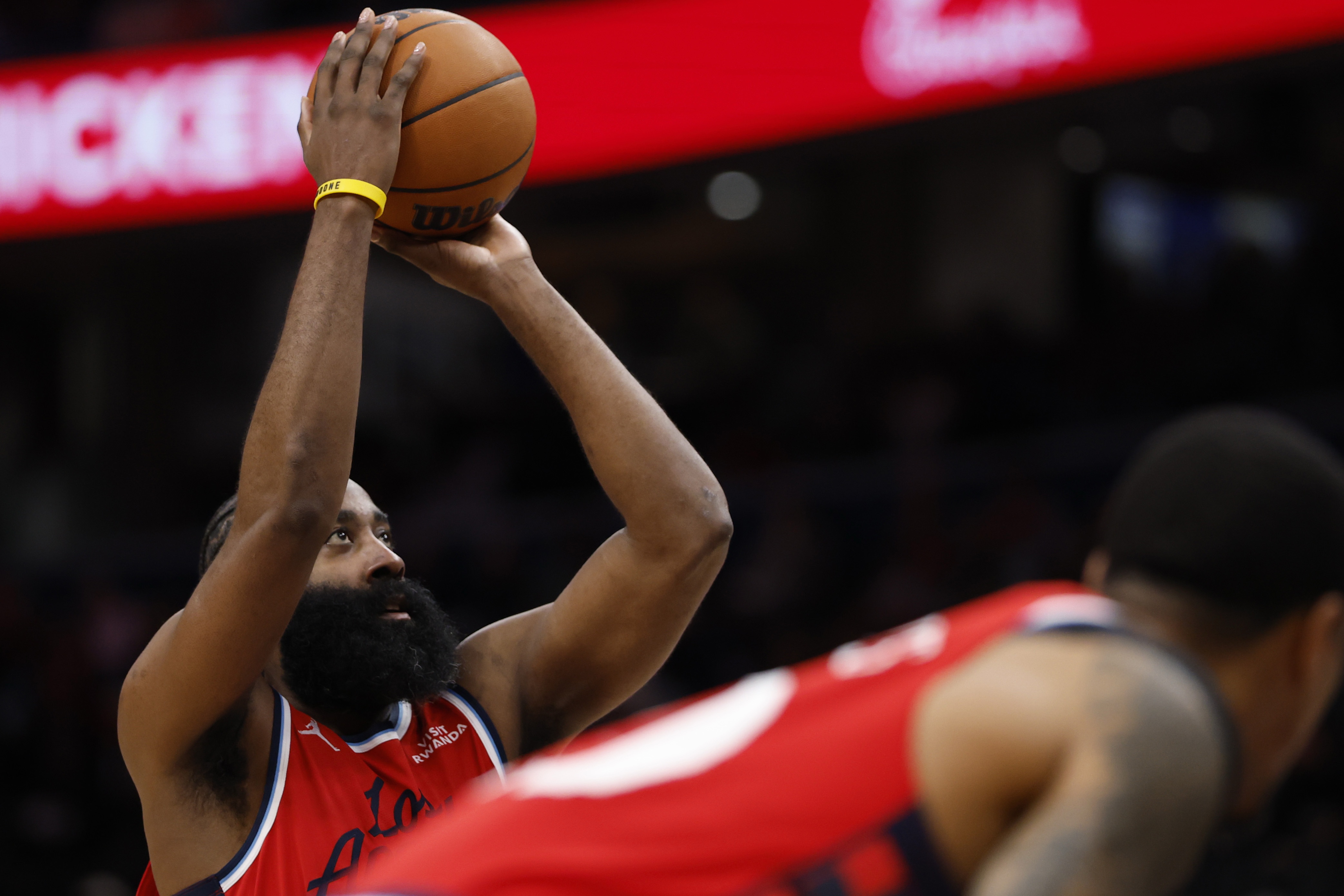 开云平台-下场周一打篮网！哈登：我们有几天的休息时间 我会没事的